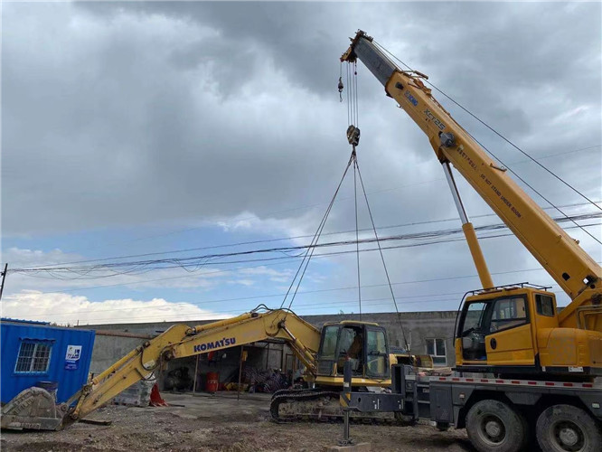 聊城市25吨吊车的工作半径是多少？