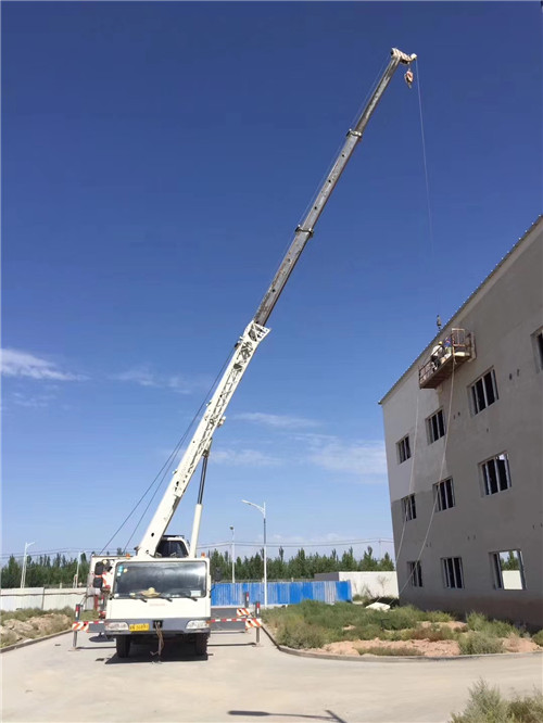 聊城市“轻装强干”—— 吊车的 “轻量化臂架” 技术