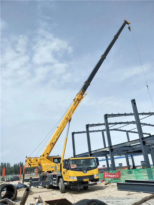 聊城市超高层建筑钢结构吊装案例